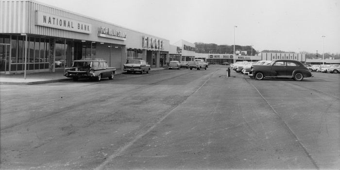 Jackson Crossing (Paka Plaza) - Historical Photos Of Paka Plaza From Mlive (newer photo)